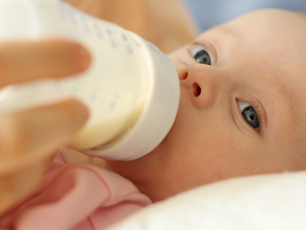 درمان زردی نوزاد با تغذیه مناسب