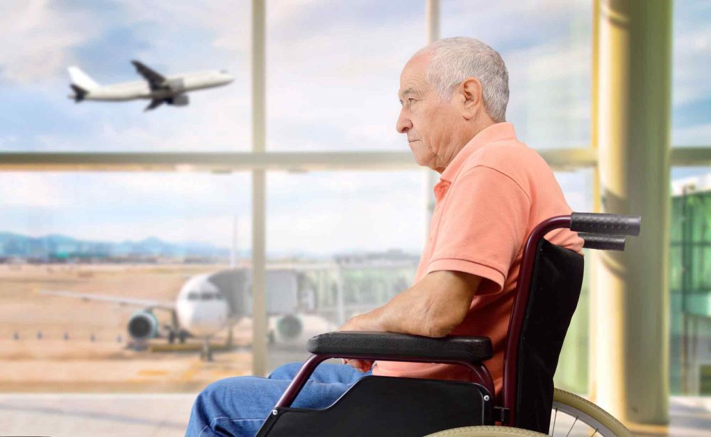 در بسیاری از موارد پرواز برای سالمندان ممنوع است و در برخی دیگر هم سفر زمینی مقدور نیست